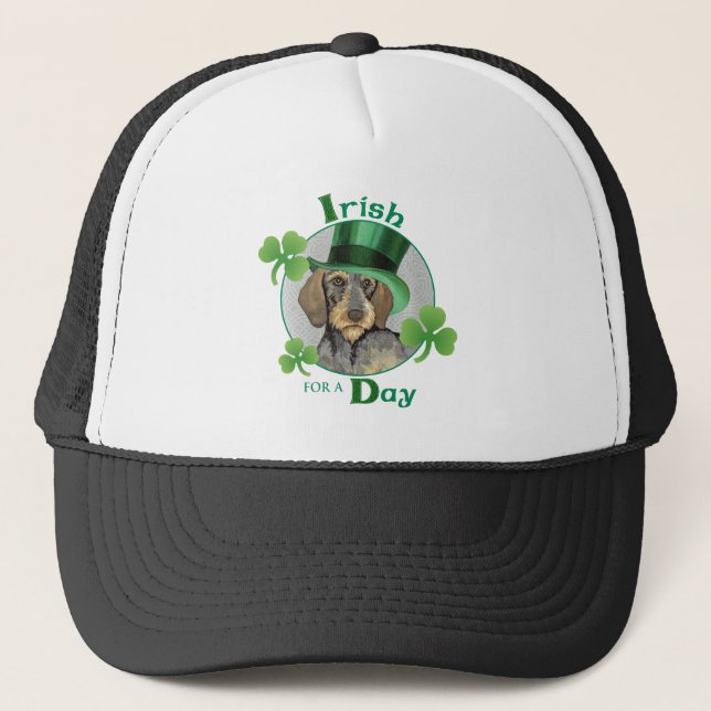 St. Patrick's Day Drahthaar Dackel Truckerkappe (Vorderseite)