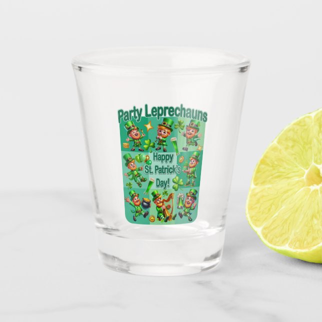 St. Patrick's Day Fun Adorable "Party Leprechauns" Schnapsglas (Vorderseite)