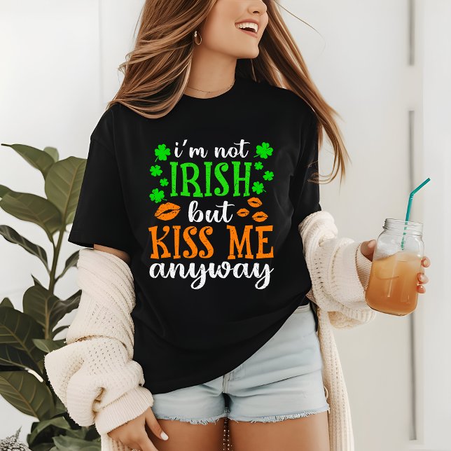 St Patricks Day Funny Not Irish Kiss Me Tri-Blend Shirt (Von Creator hochgeladen)