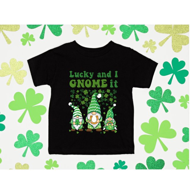 St. Patrick's Day Glückspilz Gnome Kleeblatt Klee T-Shirt (Von Creator hochgeladen)