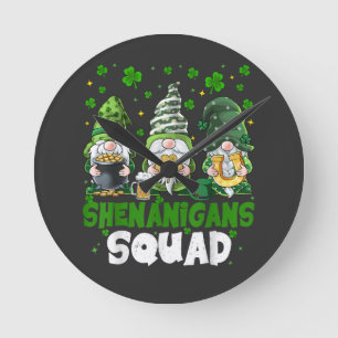 St. Patricks Day Gnome-Streiche-Trupp Heiliger Runde Wanduhr
