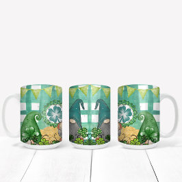 St. Patrick's Day Gnome und Kleeblatt Design Kaffeetasse