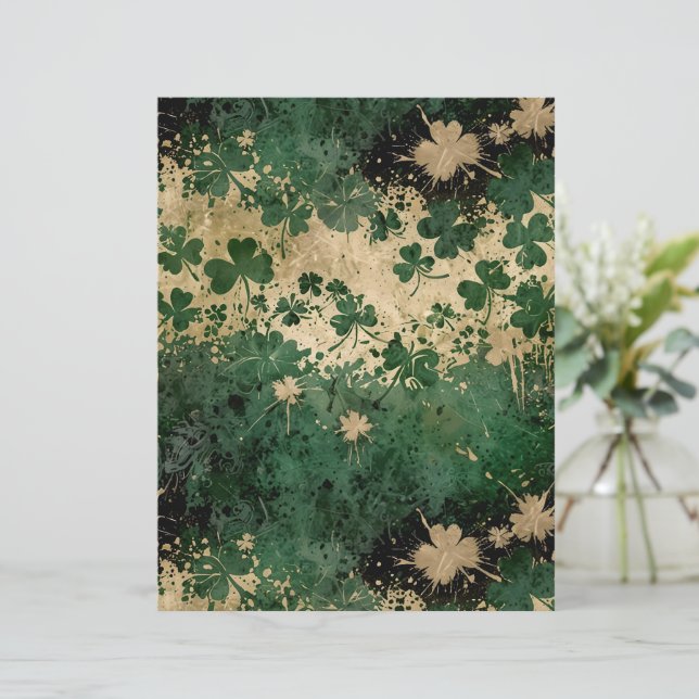 St. Patrick's Day Green & Beige Clover Pattern (Stehend Vorderseite)