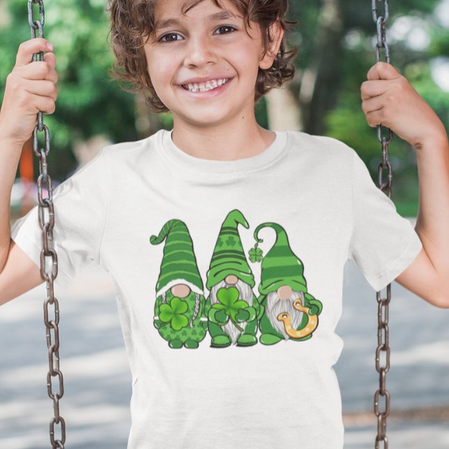 St. Patrick's Day Green Gnomies Gnomes T-Shirt (Von Creator hochgeladen)