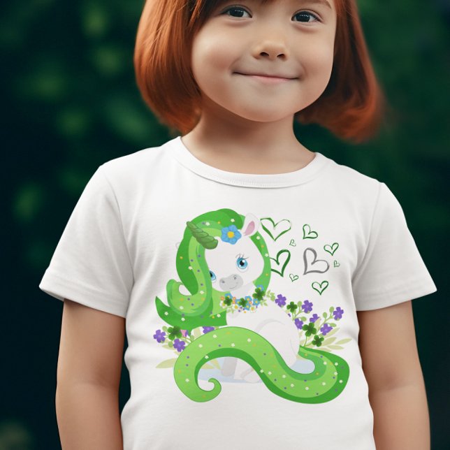 St. Patrick's Day Green Unicorn Clover Hearts T-Shirt (Von Creator hochgeladen)