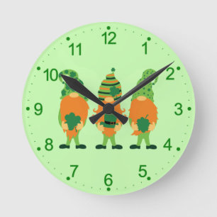 St. Patrick's Day Grnomes Runde Wanduhr