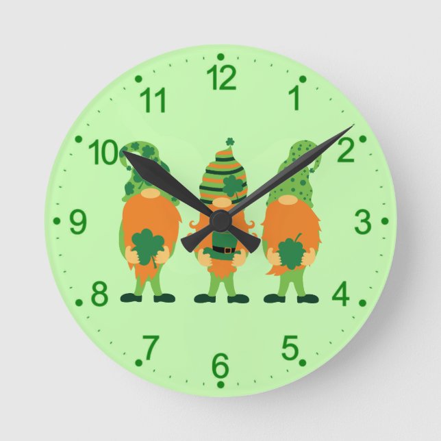St. Patrick's Day Grnomes Runde Wanduhr (Vorderseite)