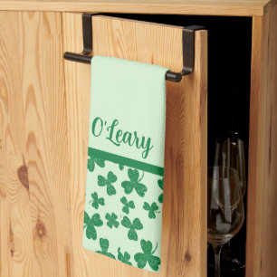 St. Patrick's Day Grüner Shamrock Monogrammiert Geschirrtuch