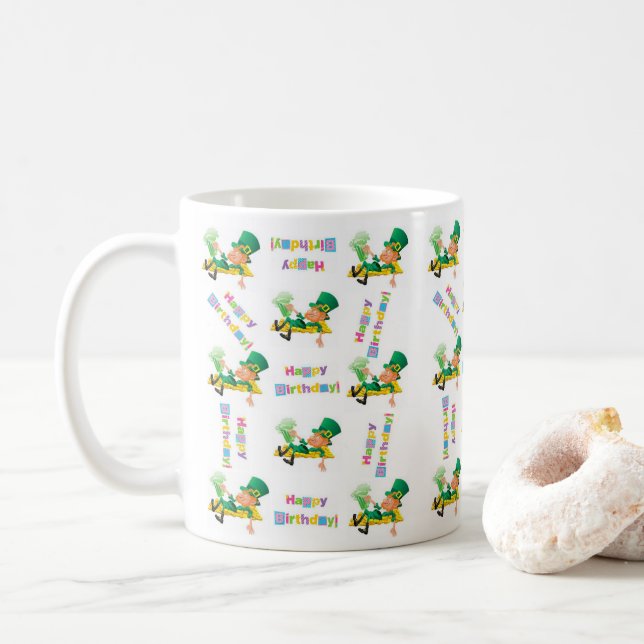 St. Patrick's Day Happy Birthday Tasse (Mit Donut)