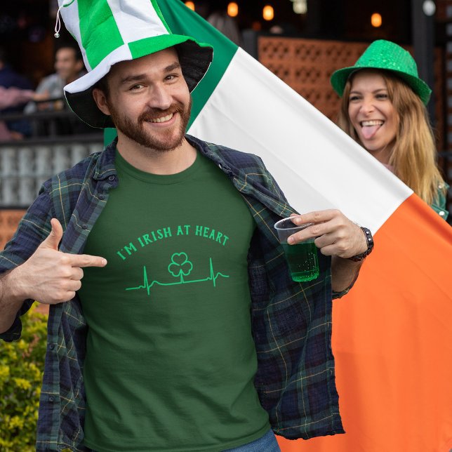 St Patricks Day Heartbeat T - Shirt mit benutzerde (Von Creator hochgeladen)