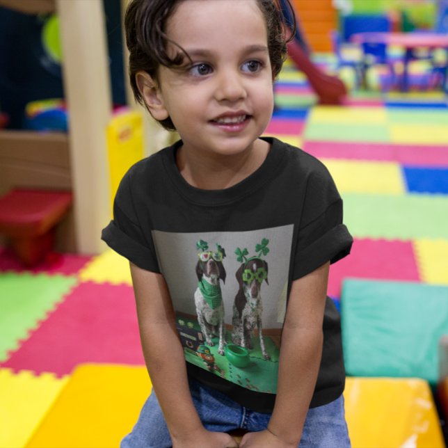 St. Patrick's Day Hunde Party Kleinkind Dunkler T  Kleinkind T-shirt (St. Patrick's Day Dogs Party Toddler Dark T-Shirt)