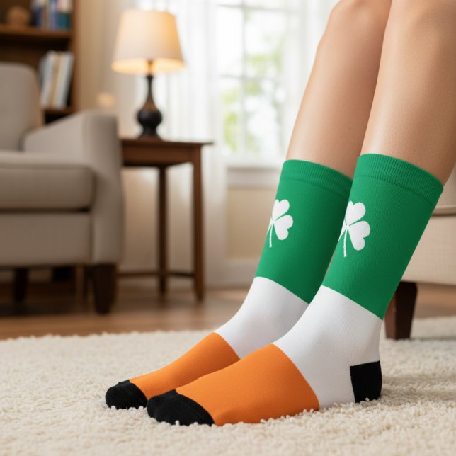 St Patricks Day Irish Kleeblatt Socken (St Patricks Day Irish Shamrock Socks by Ricaso. Show your pride in Ireland with these tricolor socks)