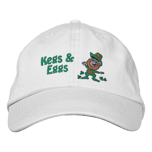 St. Patricks Day Kegs & Eggs Hat Bestickte Baseballkappe (Vorderseite)