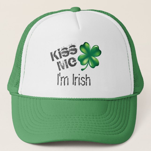 St. Patrick's Day Kiss Me I'm Irish, Green Clover Truckerkappe (Vorderseite)
