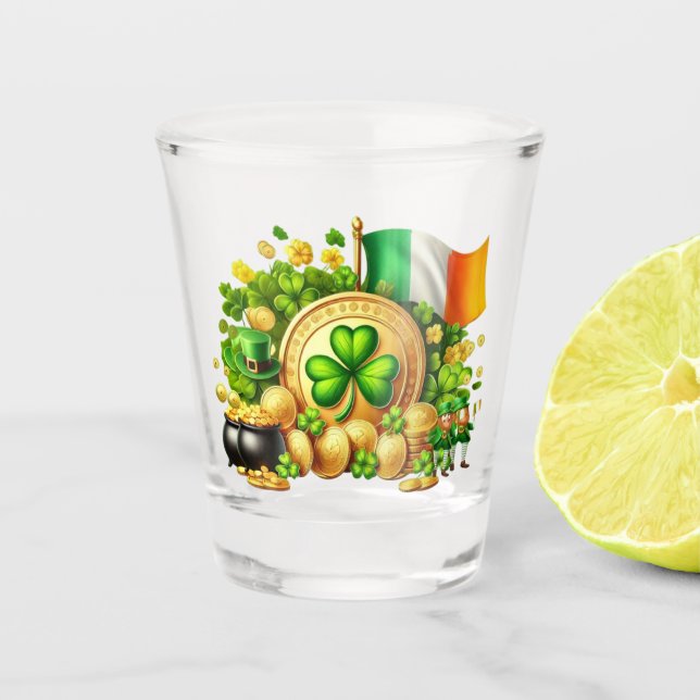 St. Patrick's Day Kleeblatt und irische Flagge Schnapsglas (Vorderseite)