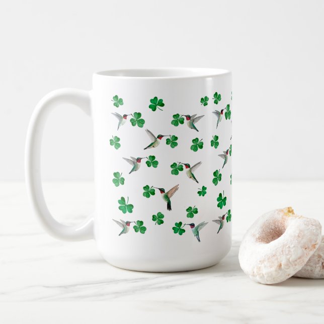 St. Patrick's Day Kolibri und Shamrocks Kaffeetasse (Mit Donut)