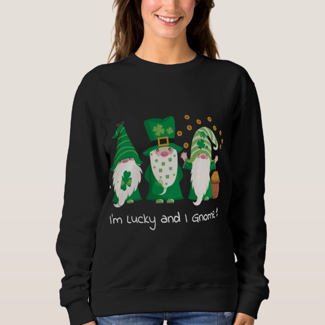 St. Patrick's Day LGBTQ Gay Pride Girl Gnomes Sweatshirt (Vorderseite)
