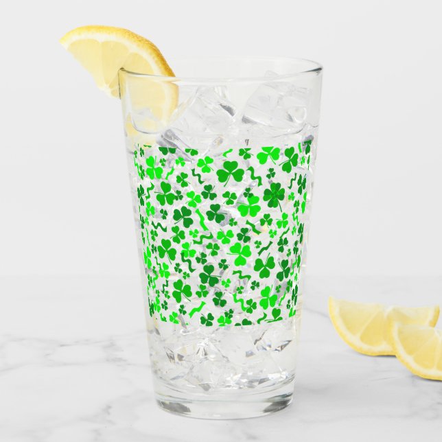 St Patrick's Day Lucky Shamrocks Confetti Pattern Glas (Vorderseite Ice)