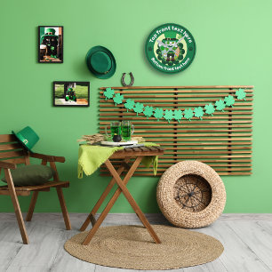 St. Patrick's Day mit einer glücklichen, Mit Augen Runde Wanduhr
