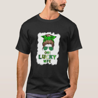 St Patrick's Day One Lucky Ehefrau Messy Bun F T-Shirt