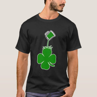 St Patrick's Day Pouring Kleeblatt Green Beer T-Shirt