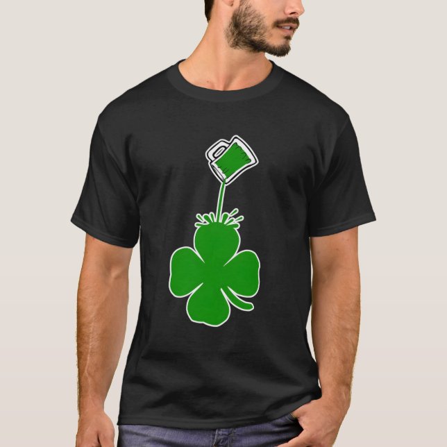 St Patrick's Day Pouring Kleeblatt Green Beer T-Shirt (Vorderseite)