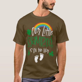 St Patrick's Day Pregnancy Ankündigung Little Sha T-Shirt