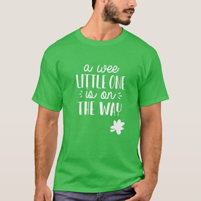 St. Patrick's Day Pregnancy Announcement Wee Littl T-Shirt (Vorderseite)