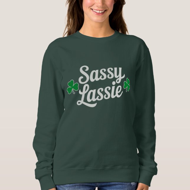 St Patricks Day Sassy Lassie Funny Irish Sweatshirt (Vorderseite)