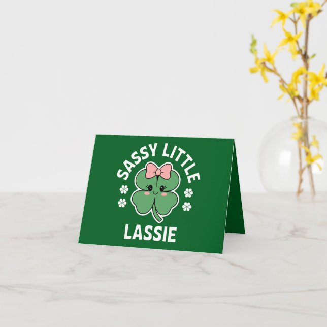 St Patricks Day Sassy Little Lassie Kids Girl Karte (Gelbe Blume)