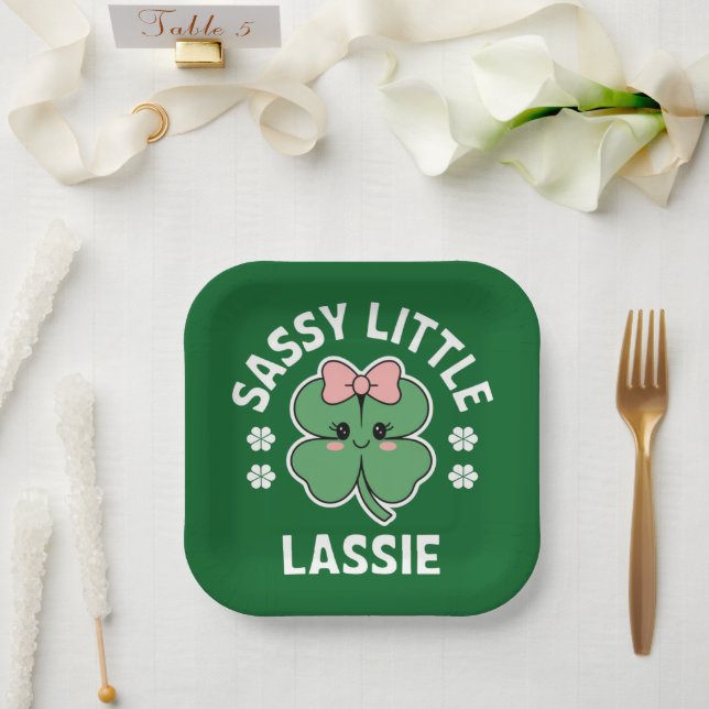 St Patricks Day Sassy Little Lassie Kids Girl Pappteller (Hochzeit)