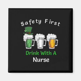 St Patricks Day - Sicherheit Erster Drink mit eine Magnet