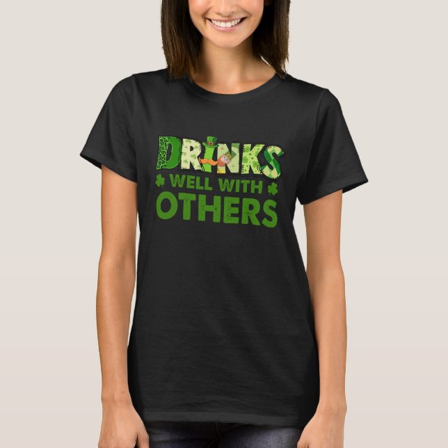 St.Patrick's Day trinkt gut mit anderen Kleeblätte T-Shirt (Vorderseite)