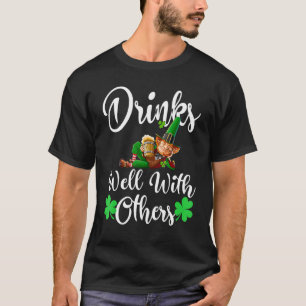 St Patricks Day trinkt gut mit anderen Sh T-Shirt