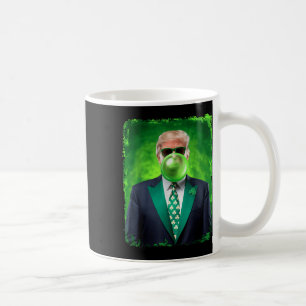 St Patricks Day Trump 47. Präsident bläst Kaffeetasse