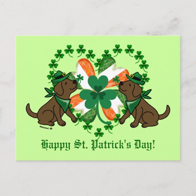 St. Patrick's Day Two Chocolate Labradors Postkarte (Vorderseite)