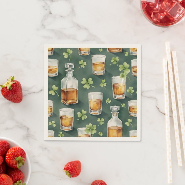 St. Patrick's Day Whiskey and Shamrocks Pattern Serviette (Beispiel)
