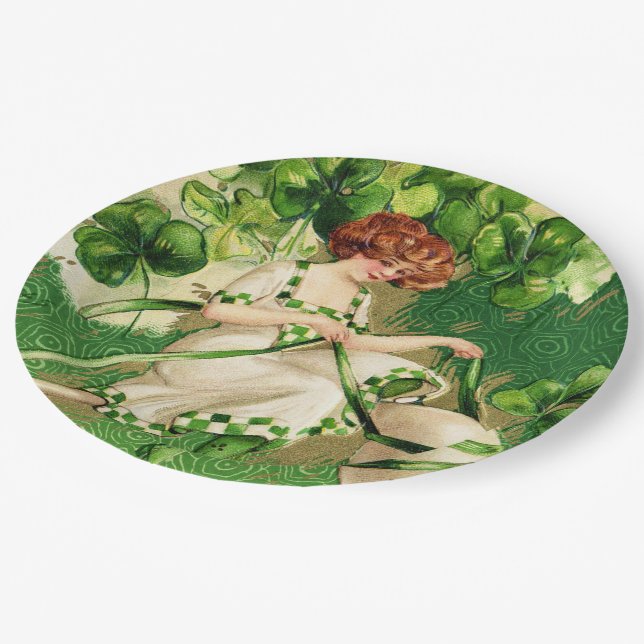 St. Patty's Day Mädchen Papierplatte Pappteller (Schrägansicht)
