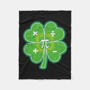 St Pattys Pi Day St Patricks Kleeblatt Lucky Ma Fleecedecke