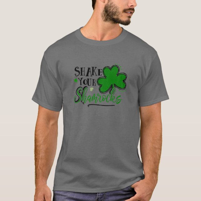 St Pttys Day, Funny Shake Ihre Kleeblätter T-Shirt (Vorderseite)