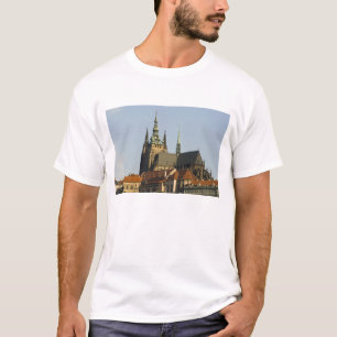 St.-Vitus-Kathedrale und Prager Burg T-Shirt