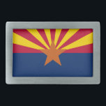 Staat der Flagge von Arizona Rechteckige Gürtelschnalle<br><div class="desc">Die Staatsflagge von Arizona hat dreizehn rote und gelbe Strahlen in der oberen Hälfte, und blau in der unteren Hälfte, in der Mitte ein Kupferstern. Adoptiert am 27. Februar 1917. Das sieht bei jedem Produkt gut aus und macht einen wunderbaren Reisegepäck. ⭐ PERSONALISIEREN Sie diese Vorlage mit Ihren Bildern. ⭐...</div>