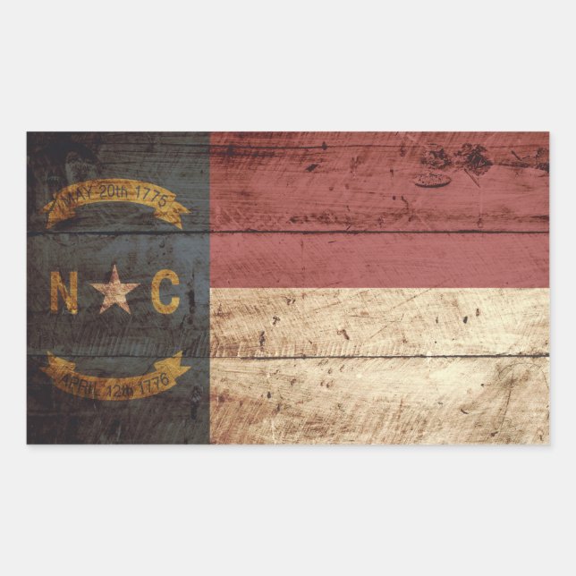 Staatsflagge von North Carolina auf Altholzkörnern Rechteckiger Aufkleber (Vorderseite)