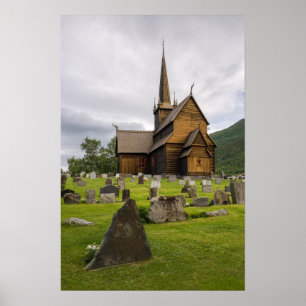 Stabkirche mit Friedhof in Norwegen Poster
