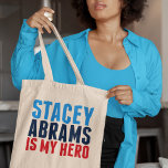 Stacey Abrams ist mein Held Tragetasche<br><div class="desc">Stacey Abrams ist mein Held. Danke, der georgische Demokrat Stacey Abrams, dass er so viele Leute dazu gebracht hat, für Biden Harris zu stimmen, um den Sieg des demokratischen Party bei den Wahlen 2020 zu sichern. Sie ist eine starke schwarze Frau Vorbild für kleine Mädchen überall. Stimmen Sie 2022 für...</div>