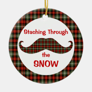 Staching durch die Schnee-karierte Keramikornament
