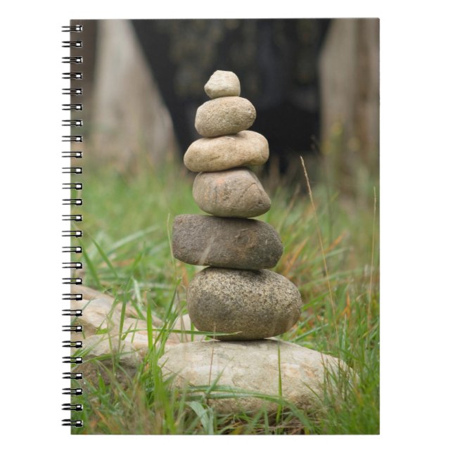 Stack der ausgeglichenen Steine Notizblock (Vorderseite)