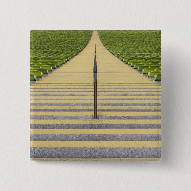 Stadionstreppenhaus zwischen Reihen der grünen Button (Vorderseite)