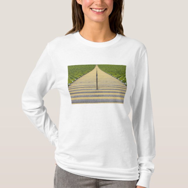 Stadionstreppenhaus zwischen Reihen der grünen T-Shirt (Vorderseite)