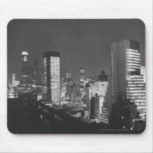 Stadt-Gebäude nachts B&W, erhöhte Ansicht Mousepad